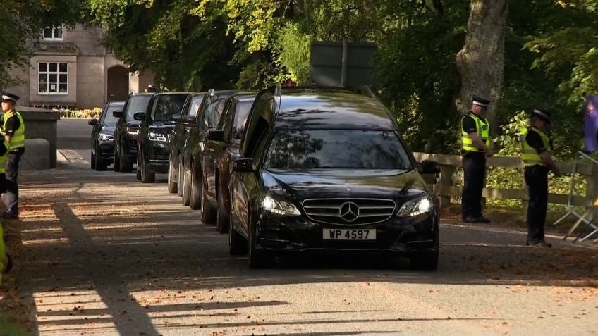 Corpo da Rainha Elizabeth deixa Castelo de Balmoral rumo à capital da Escócia / CNN