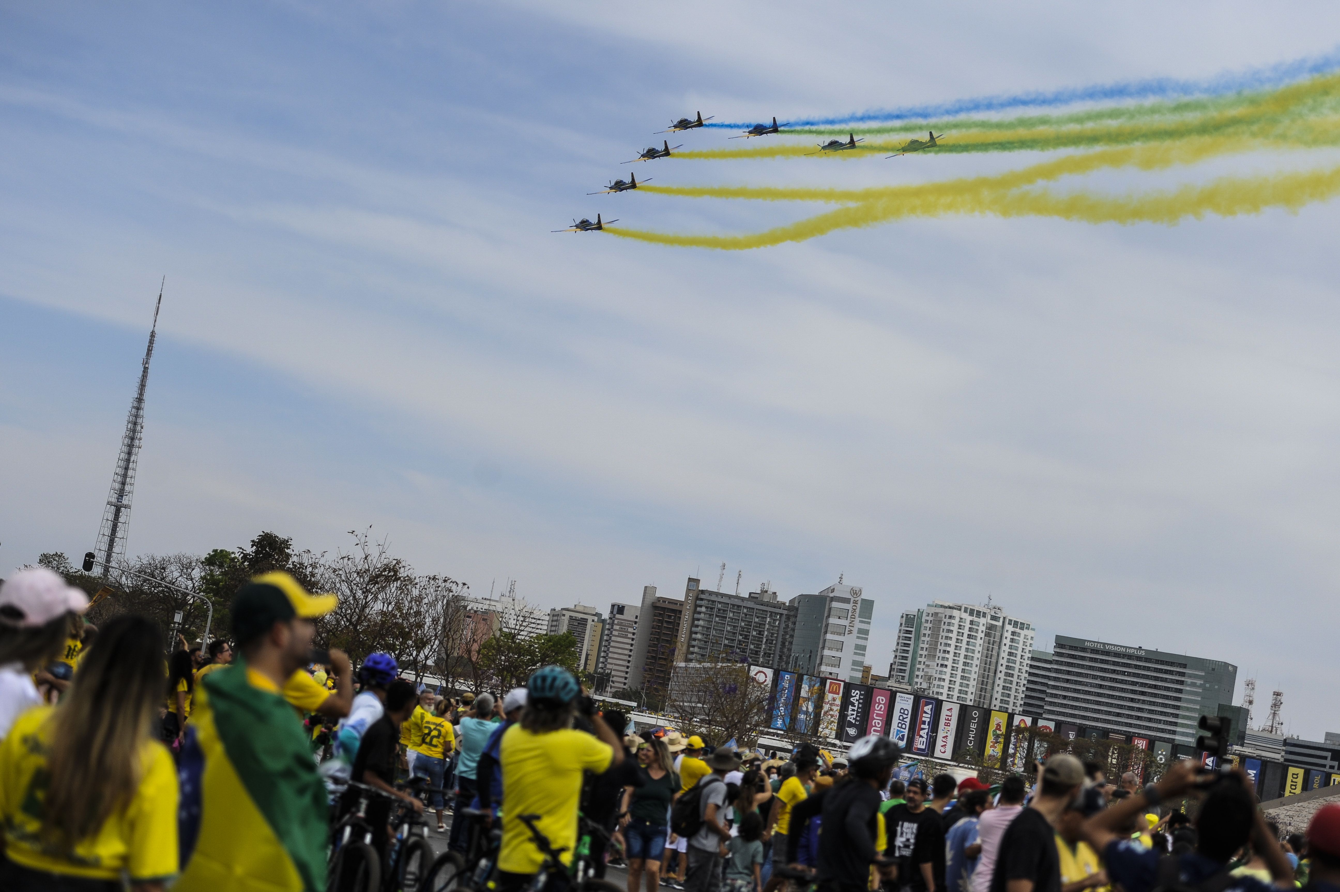 Desfile cívico-militar de 7 de Setembro de 2022 e comemoração do Bicentenário da Independência do Brasil - esquadrilha da fumaça