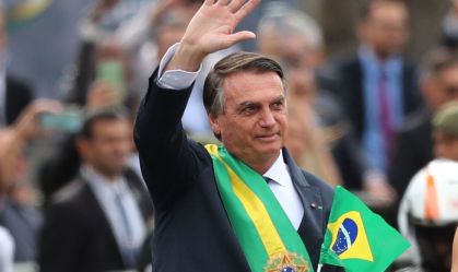 Em discurso na Esplanada, Bolsonaro cita “economia pujante” do Brasil