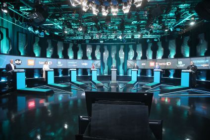 Os candidatos à presidência da República, Felipe D&#039;Avila (Novo), Soraya Thronicke (União Brasil), Simone Tebet (MDB), Jair Bolsonaro (PL), Ciro Gomes (PDT) e Padre Kelmon (PTB) durante debate