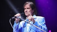 Roberto Carlos se irrita com conversa em show e vídeo viraliza