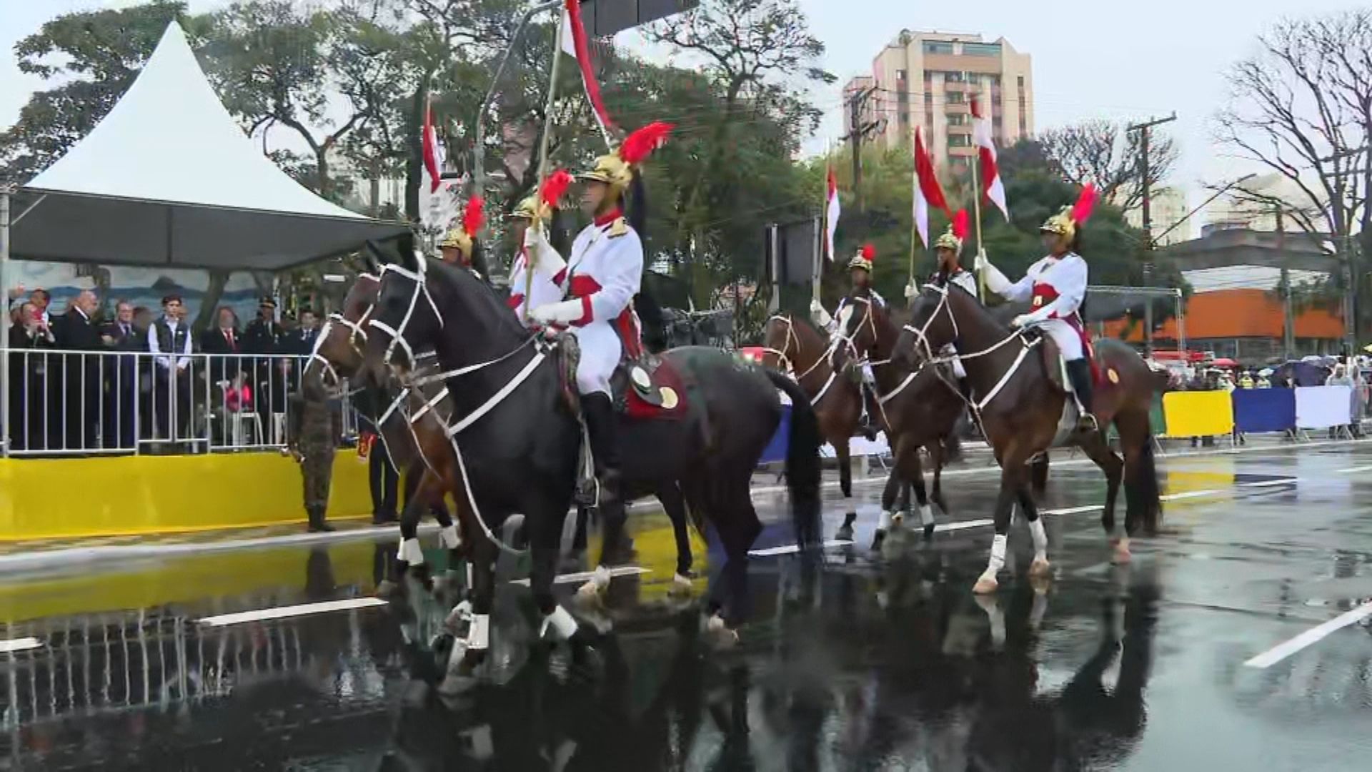 Imagem de destaque do post: Veja imagens do desfile cívico-militar em São Paulo nesta quarta-feira (7)