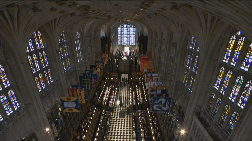 Membros da família real deixam a Capela St. George após sepultamento / Reprodução/ CNN Brasil