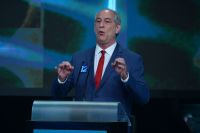 Ciro pode ser aposta do PSDB para quebrar polarização entre Lula e Flávio