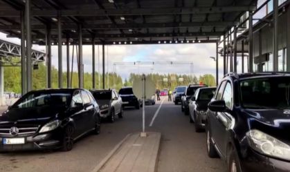 Após convocação de Putin, pessoas fazem filas nas fronteiras para deixar Rússia