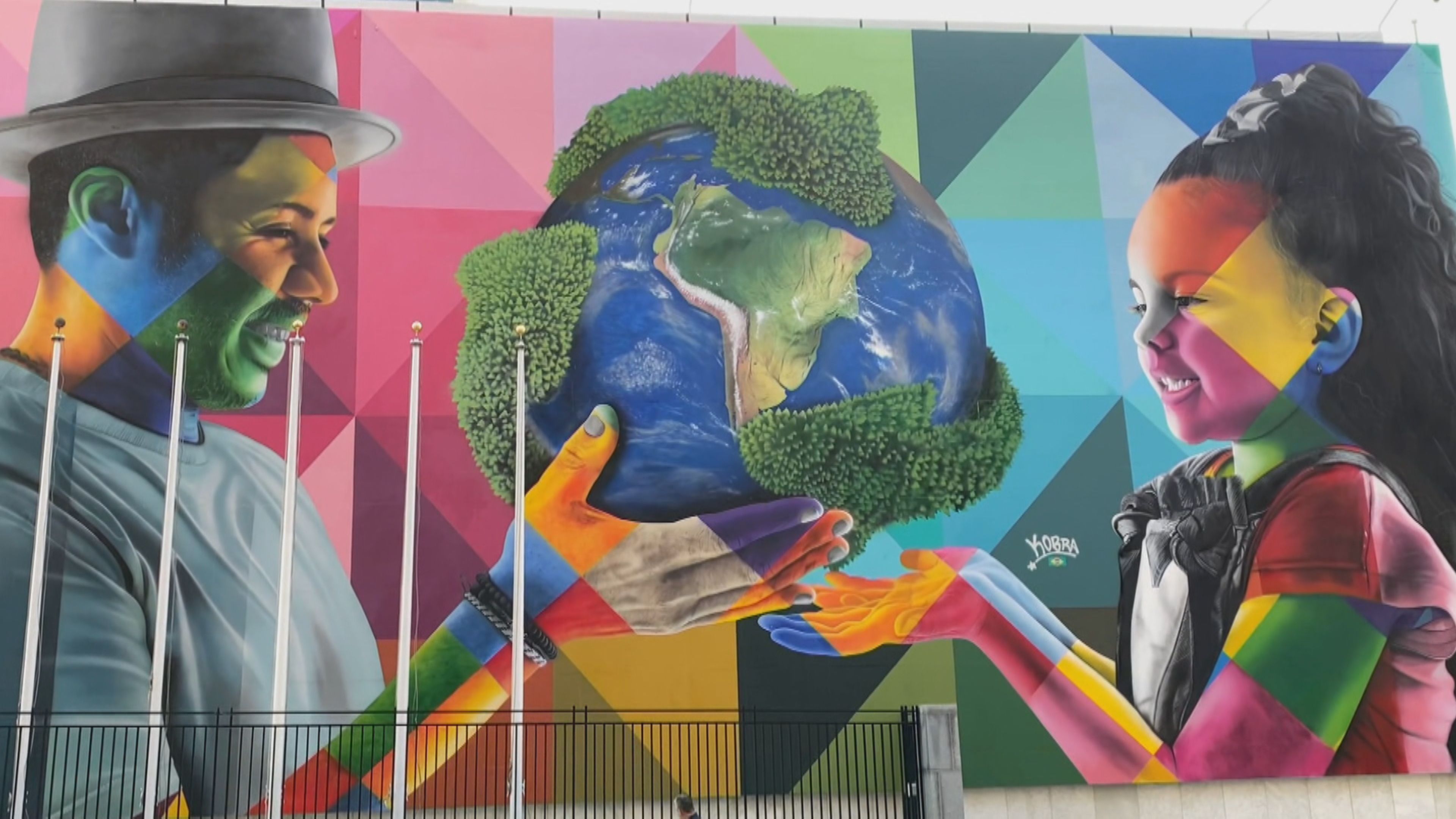 Mural do artista brasileiro Eduardo Kobra na sede da Organização das Nações Unidas (ONU)