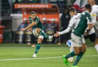 Bruno Tabata fica fora até do banco e pode ser negociado pelo Palmeiras