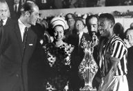 Do Maracanã ao Congresso: rainha Elizabeth II visitou o Brasil em 1968