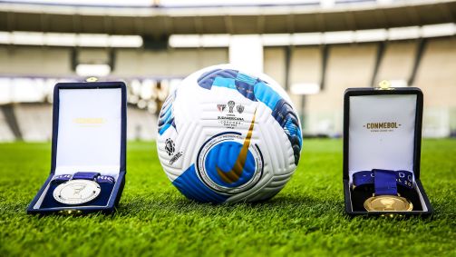 Bola e medalhas para a final da Copa Sul-Americana 2022, entre São Paulo e Independiente del Valle