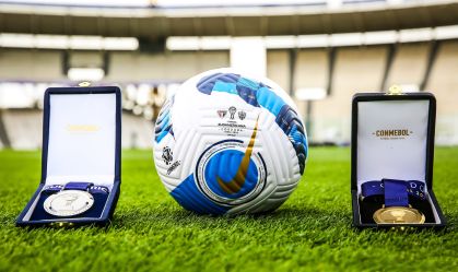 Bola e medalhas para a final da Copa Sul-Americana 2022, entre São Paulo e Independiente del Valle