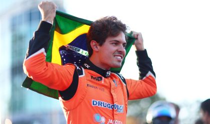 Piloto brasileiro Felipe Drugovich conquista campeonato da Fórmula 2