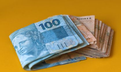Segunda parcela do 13º salário cai na conta na próxima semana; saiba mais