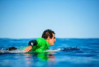 Surfista e skatista Kalani David morre após ter convulsão enquanto surfava