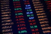Ibovespa opera estável à espera de definição da pauta política e agenda dos EUA; dólar sobe