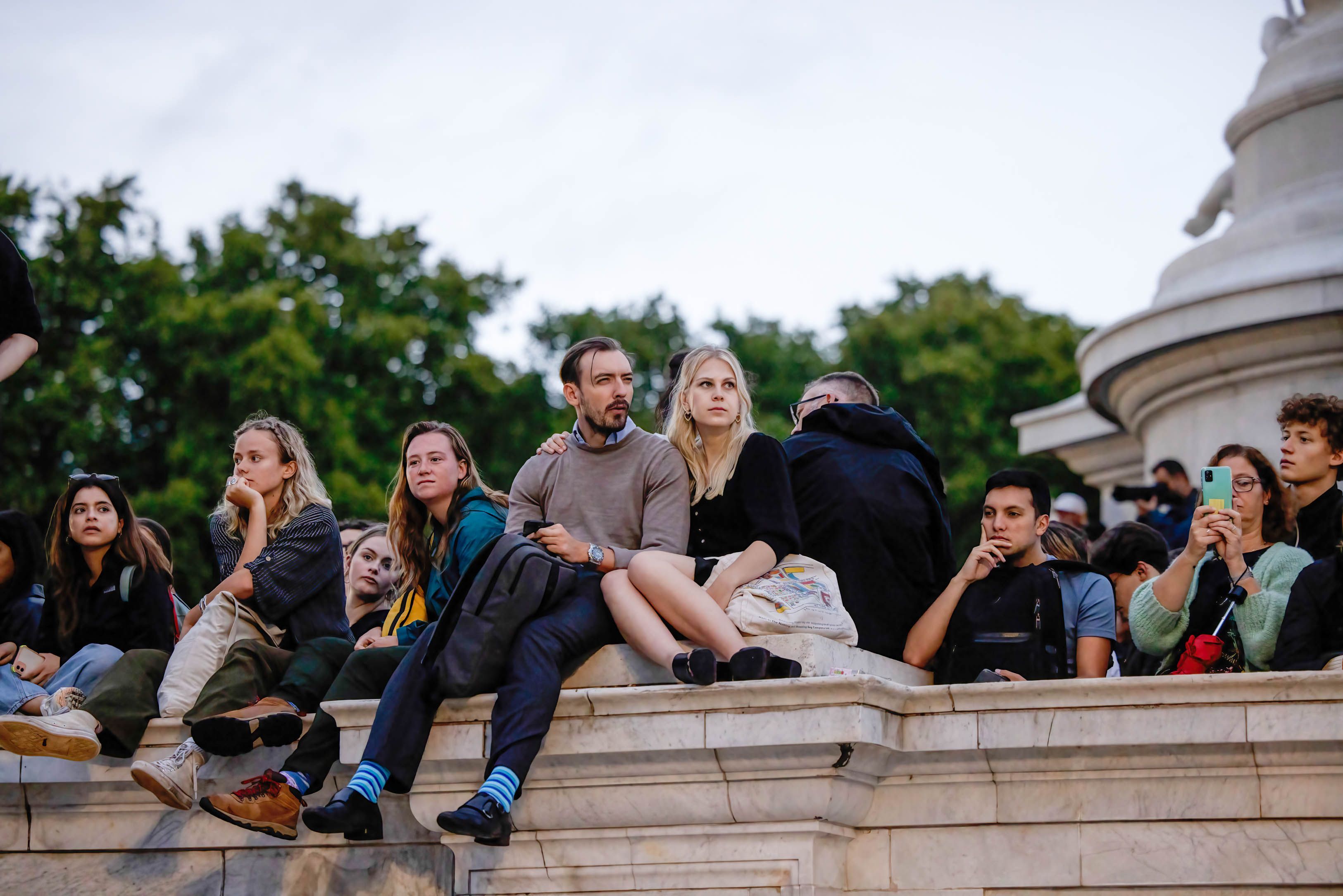 Public seen in a sorrowful mood at the Buckingham Palace