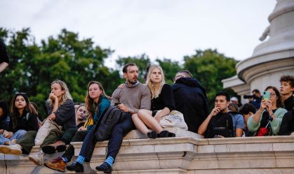 Public seen in a sorrowful mood at the Buckingham Palace