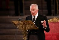 Rei Charles III terá o desafio de reformular a monarquia, avalia professor
