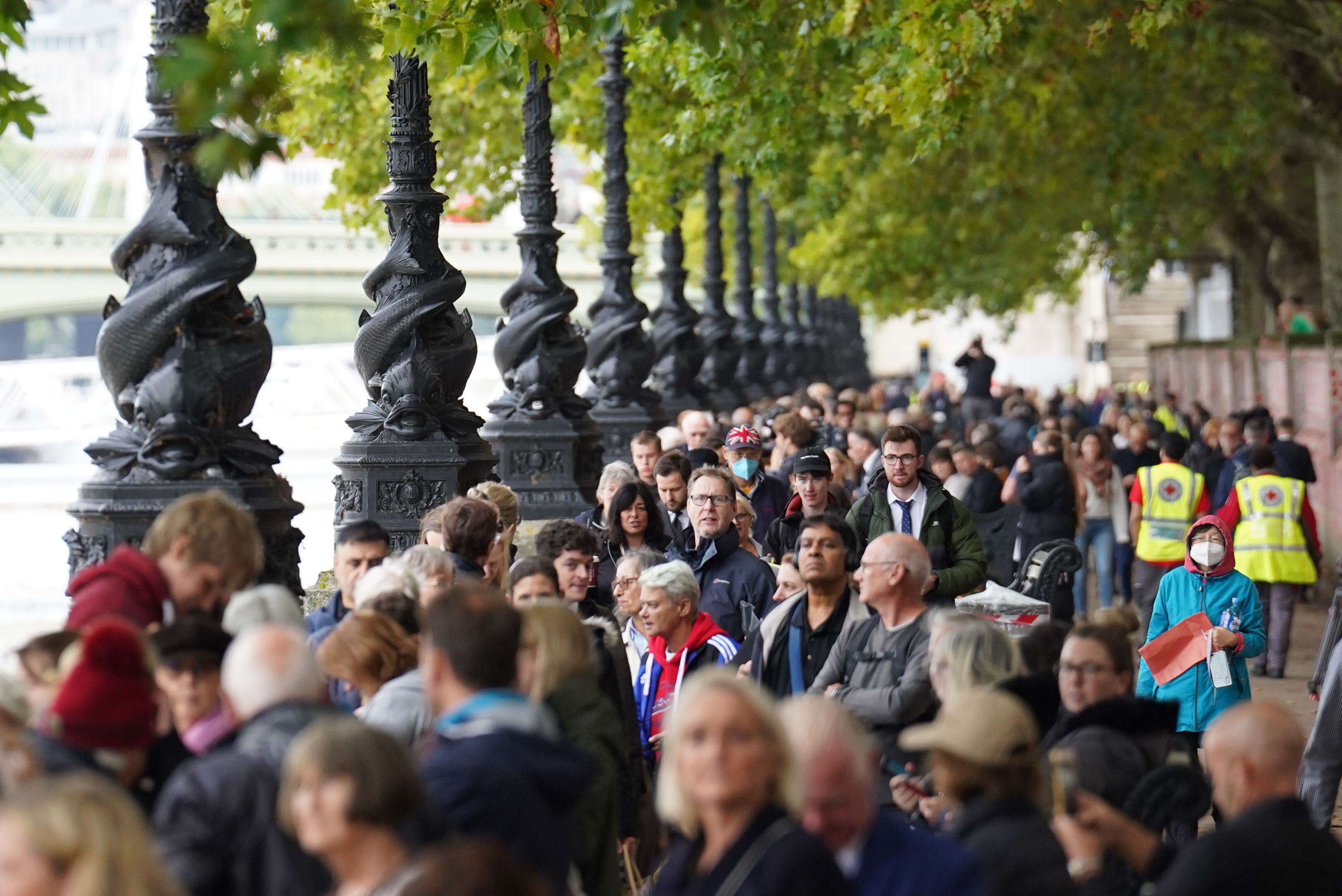 Milhares de pessoas fazem fila em Londres para acompanhar o velório da rainha Elizabeth (14.09.2022) / Stefan Rousseau/PA Images via Getty Images
