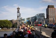 Fila para acessar velório da rainha Elizabeth II chega a 4 quilômetros