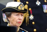 Princesa Anne, irmã de Charles III, sofre acidente e é levada ao hospital