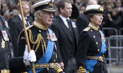 Família real dá último adeus à rainha Elizabeth II; veja como foi