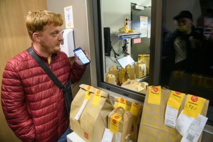 McDonald&#039;s reabre algumas lojas na Ucrânia para delivery pela primeira vez desde invasão russa. Foto de 20 de setembro de 2022