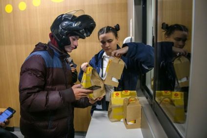 McDonald&#039;s reabre algumas lojas na Ucrânia para delivery pela primeira vez desde invasão russa