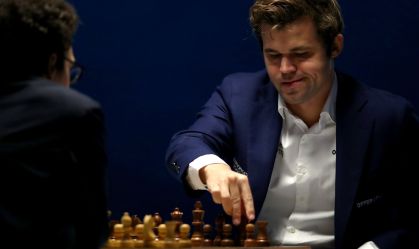 Xadrez: em revanche após escândalo de trapaça, Magnus Carlsen vence Hans Niemann