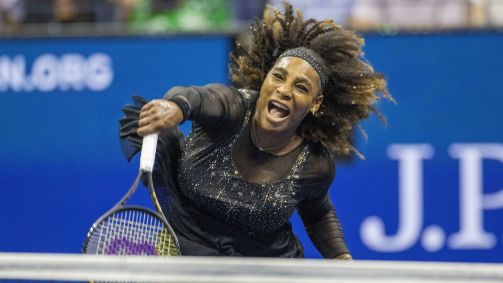 Serena Williams em ação contra Ajla Tomljanovic, da Austrália, na partida da terceira rodada de seu último US Open