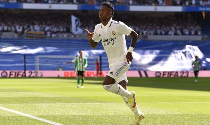 Brasileiro Vini Jr. comemora gol marcado contra o Betis neste sábado (3)