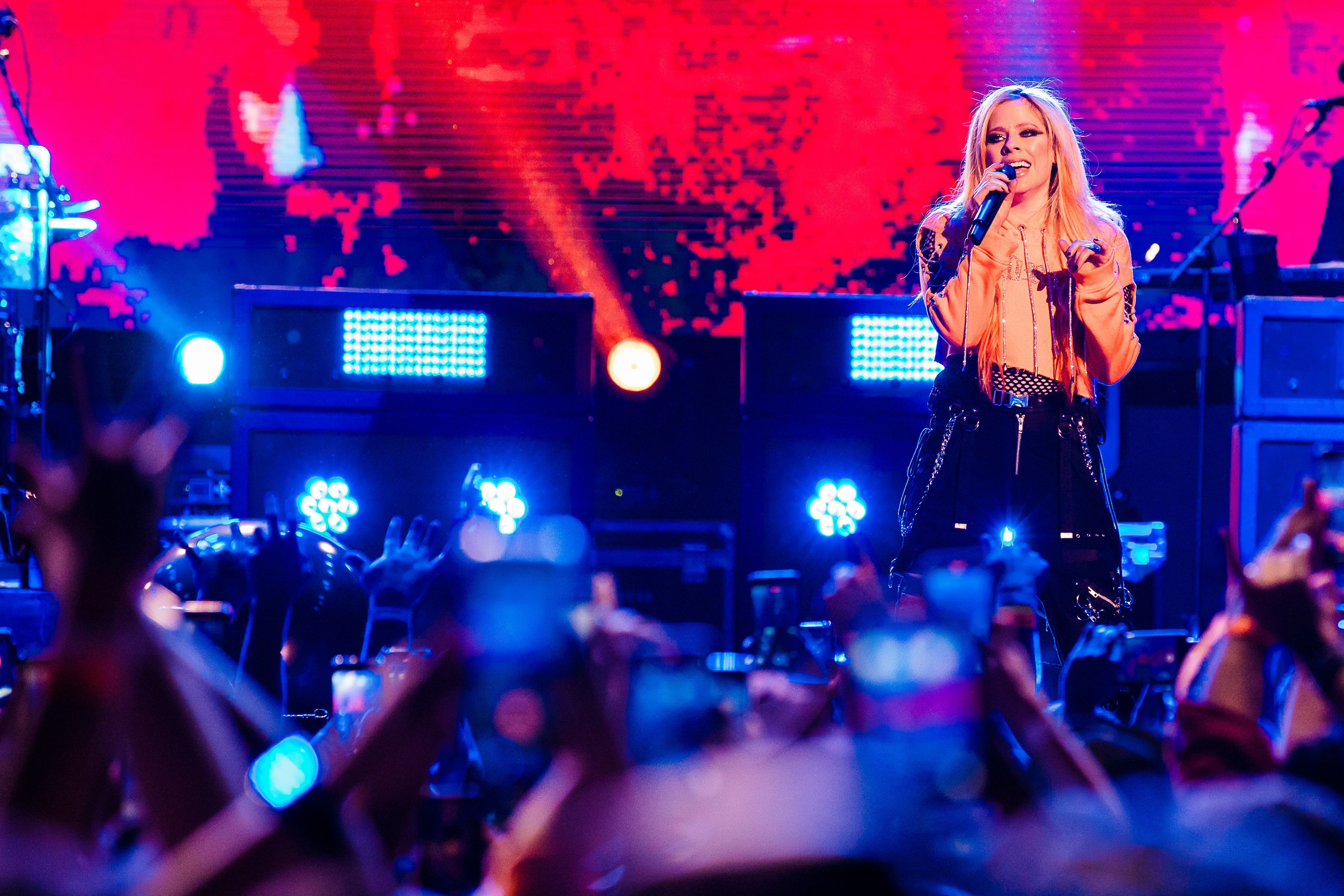 Avril Lavigne Performs in Sao Paulo