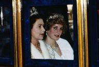 Popularidade mais baixa da rainha Elizabeth foi após a morte de Lady Di; entenda