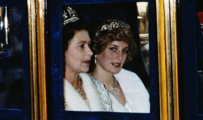 O que Diana tirou, ensinou e devolveu à rainha Elizabeth II