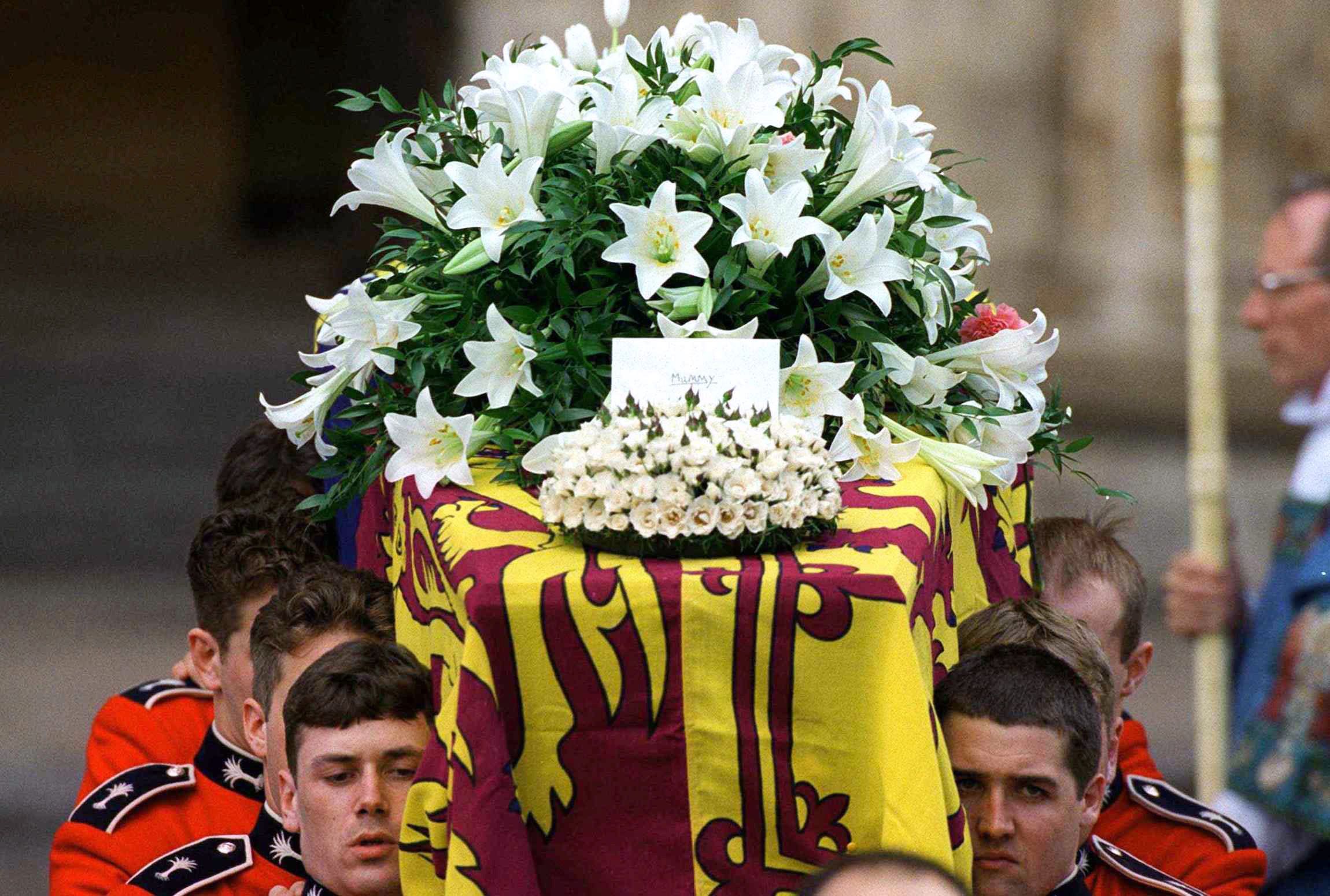 Caixão da princesa Diana, morta em 1997, tinha 250 quilos / Anwar Hussein/WireImage/Getty Images