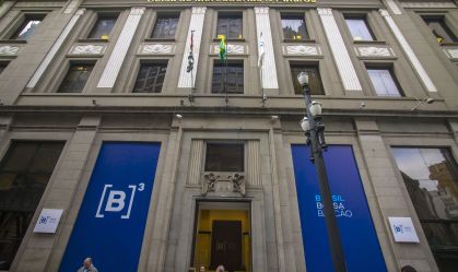 Ibovespa fecha em alta com ata do Copom; dólar recua a R$ 5,16