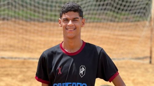 Iran de Santana Alves, conhecido como Luva de Pedreiro na web