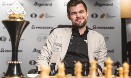 Federação Internacional de Xadrez repreende campeão por abandonar partida