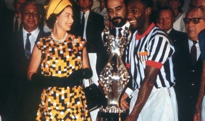 "Pelé era jogador globalizado antes mesmo da globalização", diz Celso Unzelte