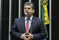 Vice na chapa de Cláudio Castro ao governo do RJ é alvo de operação da PF
