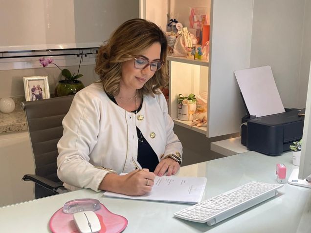 Ginecologista e obstetra Juliana Stivaletti alerta sobre os sintomas e tratamentos da SOP / Arquivo Pessoal