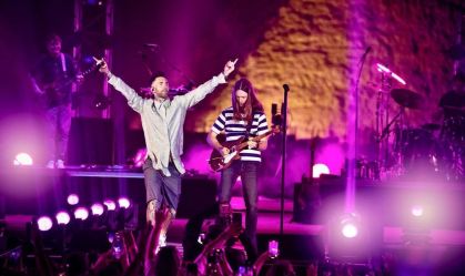 Após exposição no TikTok, Adam Levine nega ter caso com modelo