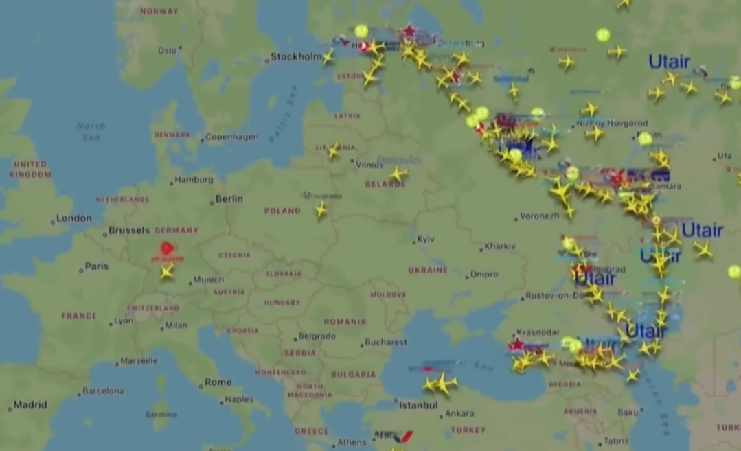 Fluxo de aviões saindo da Rússia / Reprodução/CNN