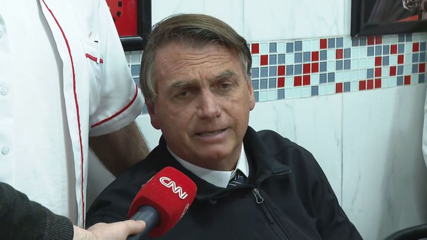 Presidente Jair Bolsonaro (PL) responde pergunta durante agenda de campanha na Ceagesp, em São Paulo, nesta quinta-feira (1º). / CNN