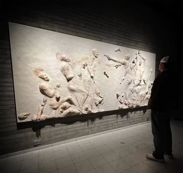 Obra assinada por Brad Pitt em exposição na Finlândia/Divulgação