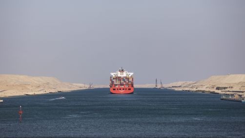 Navio no Canal de Suez