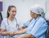 Acordo deve aumentar acesso a tratamento contra câncer no SUS; entenda