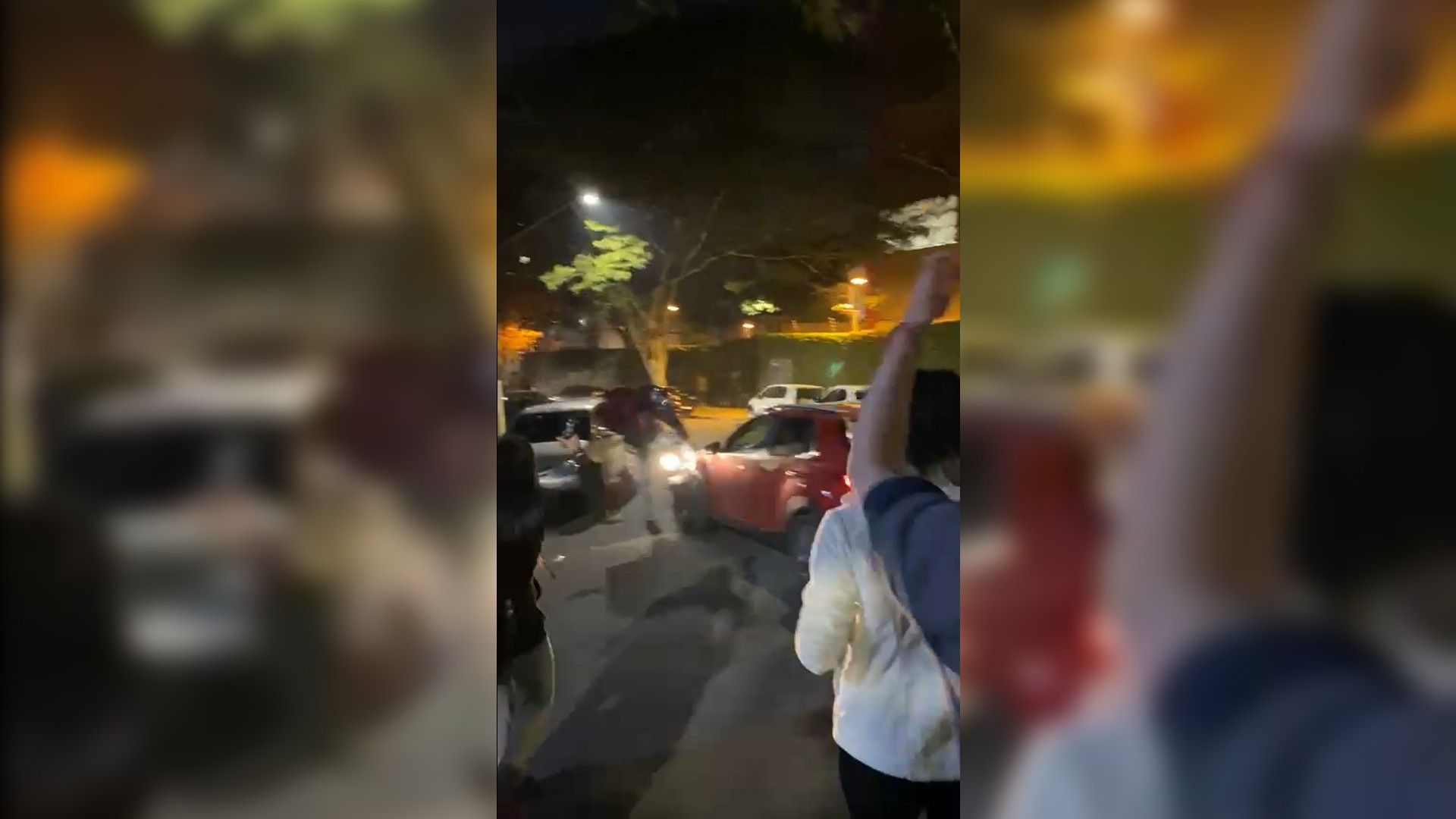 Ricardo Salles derruba moto de entregador ao deixar faculdade em meio a ataques