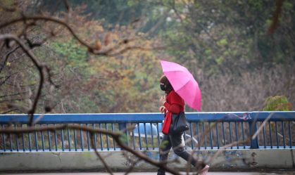 Frente fria derruba temperatura e traz chuva para São Paulo, diz previsão