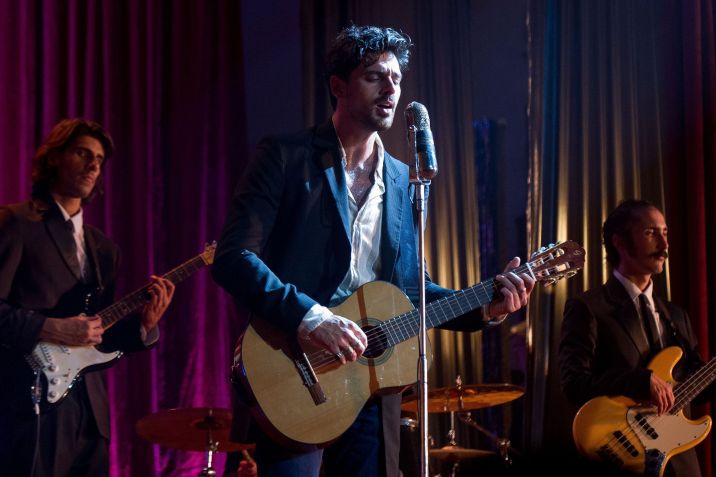 Michele Morrone estrela o filme "Duetto" como o cantor Marcello Bianchini/ Divulgação