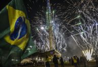 Fogos de artifício e buzinaço marcam a virada do 7 de Setembro em Brasília